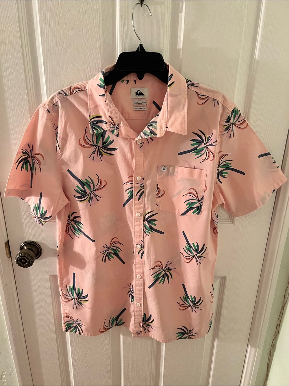 Quiksilver Pink Palm Tree Print Short Sleeve Button-Up Shirt, Size Medium